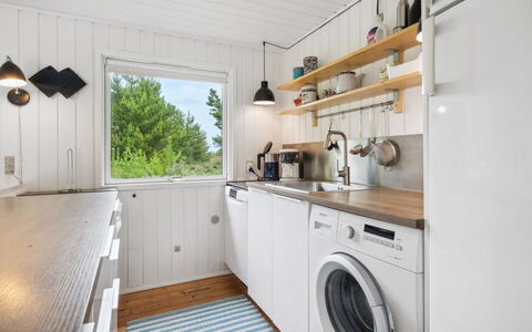 Elin - 3Km from the Sea: Holz, Flooring, Fussboden, Major Appliance, Küche, Countertop, Holzbeize, Hartholz, Holzboden, Cabinetry