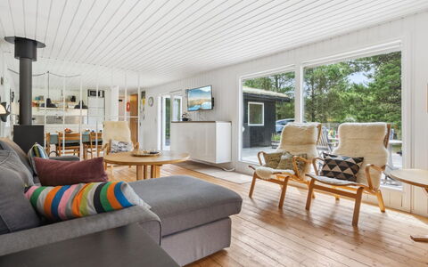 Elin - 3Km from the Sea: Flooring, Interior Design, Fussboden, Holz, Decke, Holzboden, Möbel, Couch, Wohnzimmer, Zuhause