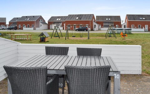 Urmas - 1Km from the Sea: Gartenmöbel, Garten, Rasen, Tisch Im Freien, Schatten, Stuhl, Landscaping, Hinterhof, Terrasse