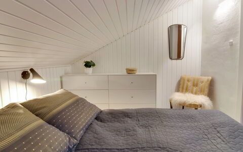 Eliene - 500M from the Sea: Interior Design, Schlafzimmer, Möbel, Bett, Wand, Holz, Decke, Light Fixture, Flooring, Bedding