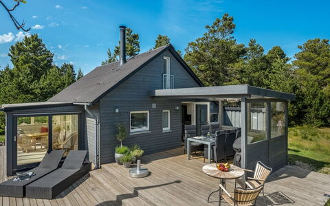 Eliene - 500M from the Sea: Decke, Flooring, Interior Design, Fussboden, Verbundwerkstoff, Möbel, Resort, Hotel, Design, Daylighting