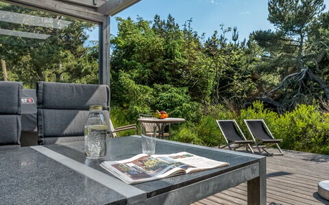 Eliene - 500M from the Sea: Decke, Flooring, Interior Design, Fussboden, Verbundwerkstoff, Möbel, Resort, Hotel, Design, Daylighting