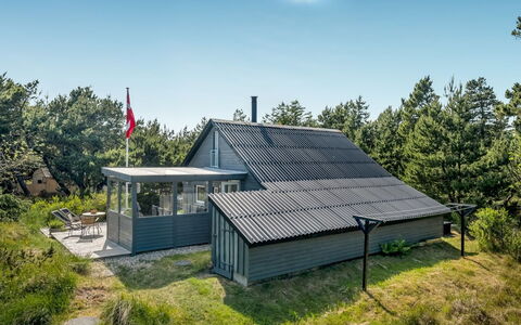 Eliene - 500M from the Sea: Decke, Flooring, Interior Design, Fussboden, Verbundwerkstoff, Möbel, Resort, Hotel, Design, Daylighting
