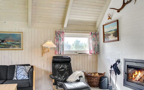 Angelika - 1.6Km from the Sea: Möbel, Interior Design, Stuhl, Flooring, Tabelle, Resort, Fussboden, Decke, Zimmer, Eco Hotel