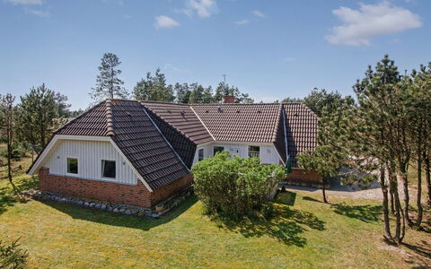 Tuula - 1Km from the Sea: Dach, Haus, Zuhause, Hütte, Abstellgleis, Estate, Auffahrt, Gartenbauten, Garten, Schuppen