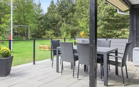 Blia - 1.5Km from the Sea: Möbel, Holz, Gartenmöbel, Stuhl, Flooring, Tabelle, Tisch Im Freien, Fussboden, Veranda, Schatten