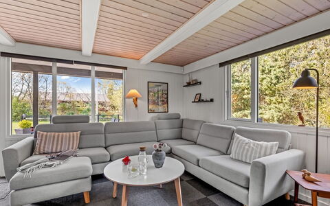 Blia - 1.5Km from the Sea: Holz, Interior Design, Flooring, Möbel, Decke, Fussboden, Wohnzimmer, Couch, Hartholz