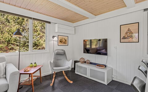 Blia - 1.5Km from the Sea: Möbel, Interior Design, Flooring, Fussboden, Wand, Holz, Decke, Couch, Zimmer, Wohnzimmer