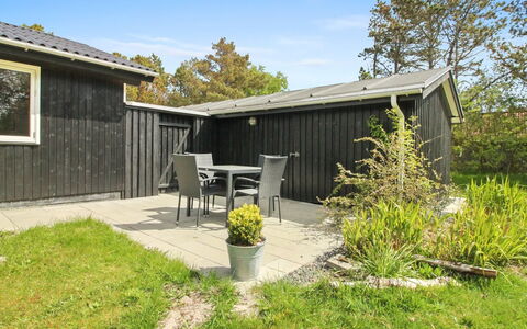 Blia - 1.5Km from the Sea: Dach, Strauch, Zuhause, Grundstueck, Hütte, Garten, Hinterhof, Ground, Gartenbauten, Landscaping