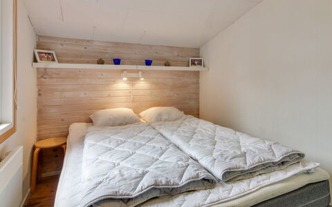 Agir - 600M from the Sea: Schlafzimmer, Bett, Holz, Bettdecke, Bedding, Interior Design, Flooring, Fussboden, Möbel, Linens