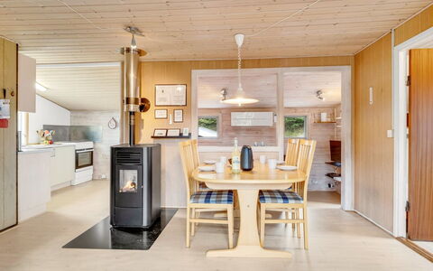 Agir - 600M from the Sea: Flooring, Interior Design, Holz, Fussboden, Decke, Möbel, Zimmer, Holzboden, Hartholz, Wohnzimmer