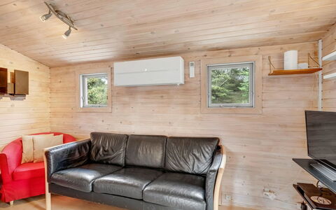 Agir - 600M from the Sea: Holz, Flooring, Fussboden, Zimmer, Decke, Zuhause, Holzbeize, Hartholz, Wohnzimmer, Holzboden