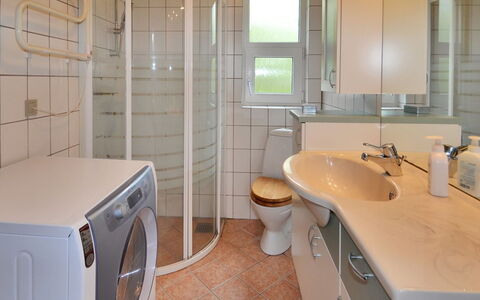 Gudni - 250M from the Sea: Armatur, Flooring, Interior Design, Badezimmer, Fussboden, Bad Sink, Sinken, Installation, Badezimmerschrank, Zapfhahn