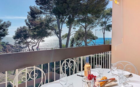 La Calanque D'Or: Möbel, Linens, Balkon, Resort, Tischdecke, Stuhl, Schatten, Hotel, Küche & Esszimmer Tisch, Gartenmöbel