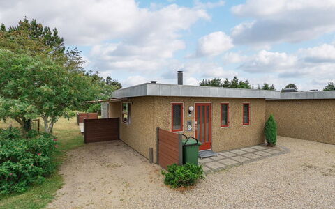 Skakke - 900M from the Sea: Dach, Strauch, Haus, Hütte, Grundstueck, Zuhause, Garten, Tür, Ground, Hinterhof