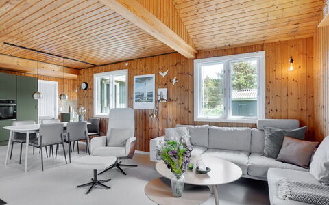 Absolon - 1.5Km from the Sea: Holz, Interior Design, Decke, Möbel, Zuhause, Light Fixture, Wohnzimmer, Stuhl, Zimmer, Küche & Esszimmer Tisch