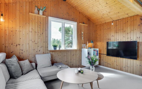 Absolon - 1.5Km from the Sea: Holz, Interior Design, Decke, Flooring, Zuhause, Zimmer, Fussboden, Light Fixture, Wohnzimmer, Holzbeize