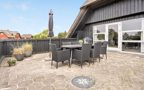 Vladan - 1.6Km from the Sea: Hütte, Zuhause, Haus, Dach, Veranda, Estate, Abstellgleis, Gartenbauten, Bauernhaus, Garten