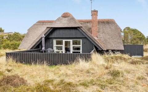 Vladan - 1.6Km from the Sea: Hütte, Zuhause, Haus, Dach, Veranda, Estate, Abstellgleis, Gartenbauten, Bauernhaus, Garten