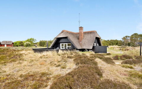 Vladan - 1.6Km from the Sea: Hütte, Zuhause, Haus, Dach, Veranda, Estate, Abstellgleis, Gartenbauten, Bauernhaus, Garten
