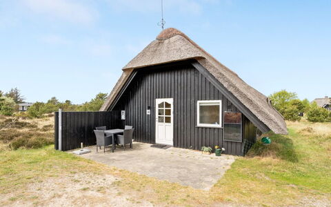Vladan - 1.6Km from the Sea: Hütte, Zuhause, Haus, Dach, Veranda, Estate, Abstellgleis, Gartenbauten, Bauernhaus, Garten