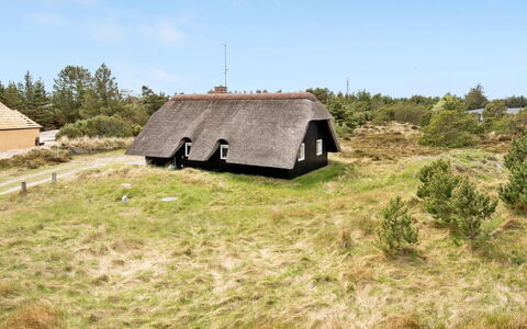 Vladan - 1.6Km from the Sea: Hütte, Zuhause, Haus, Dach, Veranda, Estate, Abstellgleis, Gartenbauten, Bauernhaus, Garten