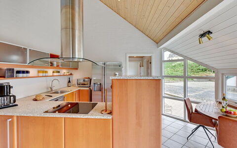 Gidsken - 30M from the Sea: Interior Design, Küche, Flooring, Holz, Decke, Countertop, Fussboden, Möbel, Cabinetry, Zimmer