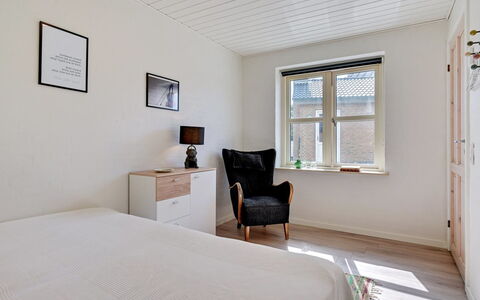 Gidsken - 30M from the Sea: Interior Design, Flooring, Fussboden, Wand, Möbel, Holz, Decke, Schlafzimmer, Holzboden, Bett