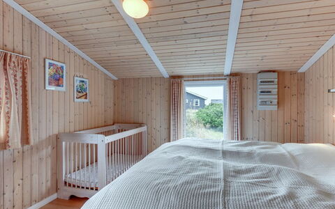 Mogens - from the Sea: Holz, Schlafzimmer, Decke, Interior Design, Möbel, Fussboden, Flooring, Zuhause, Bett, Zimmer