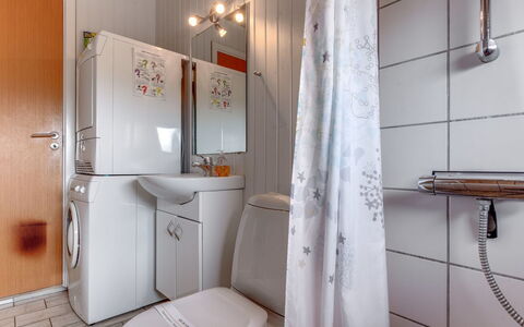 Mogens - from the Sea: Armatur, Flooring, Interior Design, Fussboden, Sinken, Bad Sink, Badezimmer, Zapfhahn, Zimmer, Installation