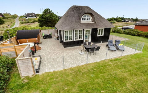 Ulva - 400M from the Sea: Die Architektur, Dach, Zuhause, Verbundwerkstoff, Daylighting, Abstellgleis, Auffahrt