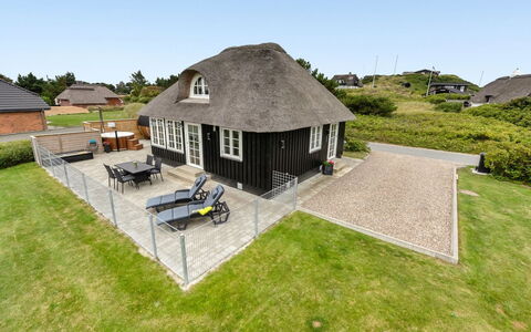 Ulva - 400M from the Sea: Die Architektur, Dach, Zuhause, Verbundwerkstoff, Daylighting, Abstellgleis, Auffahrt