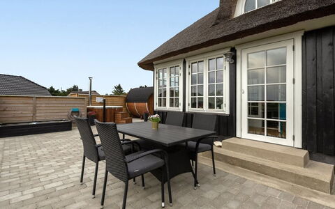 Ulva - 400M from the Sea: Die Architektur, Dach, Zuhause, Verbundwerkstoff, Daylighting, Abstellgleis, Auffahrt