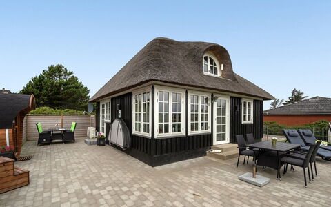 Ulva - 400M from the Sea: Die Architektur, Dach, Zuhause, Verbundwerkstoff, Daylighting, Abstellgleis, Auffahrt