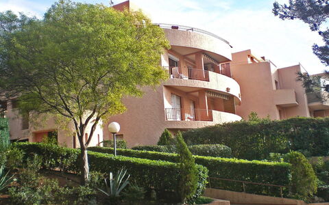 Le Grand Vallon: Wohngebiet, Eigentum, Gebäude, Haus, Nachbarschaft, Die Architektur, Grundeigentum, Zuhause, Estate, Wohnung