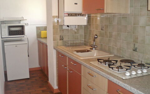Le Grand Vallon: Eigentum, Zimmer, Cabinetry, Major Appliance, Küche, Countertop, Möbel, Fliese, Sinken, Herd