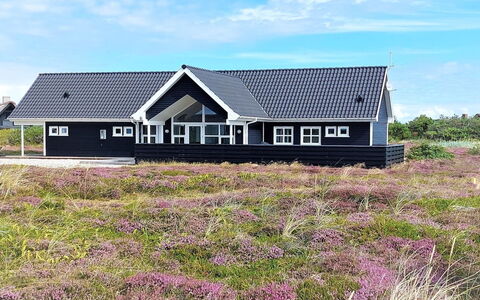 Eliena - 500M from the Sea: Dach, Grundstueck, Hütte, Zuhause, Ländliches Gebiet, Schuppen, Abstellgleis, Gartenbauten, Blockhaus, Hütte