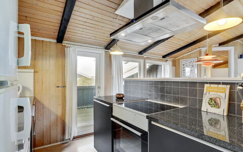 Friedel - 150M from the Sea: Holz, Küche, Decke, Major Appliance, Countertop, Holzbeize, Küchengerät, Hartholz, Haushaltsgerät, Cabinetry