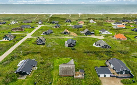 Balthasar - 200M from the Sea: Holz, Dach, Die Architektur, Zuhause, Haus, Hütte, Abstellgleis, Hartholz, Steigung, Estate
