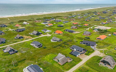 Balthasar - 200M from the Sea: Holz, Dach, Die Architektur, Zuhause, Haus, Hütte, Abstellgleis, Hartholz, Steigung, Estate