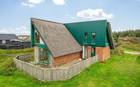 Balthasar - 200M from the Sea: Holz, Dach, Die Architektur, Zuhause, Haus, Hütte, Abstellgleis, Hartholz, Steigung, Estate