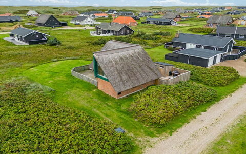 Balthasar - 200M from the Sea: Holz, Dach, Die Architektur, Zuhause, Haus, Hütte, Abstellgleis, Hartholz, Steigung, Estate