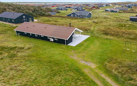 Elnur - 100M from the Sea: Hütte, Zuhause, Haus, Dach, Veranda, Estate, Abstellgleis, Gartenbauten, Bauernhaus, Garten