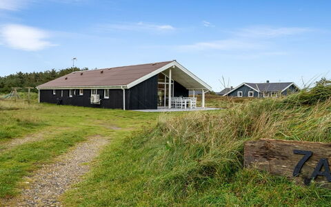 Elnur - 100M from the Sea: Hütte, Zuhause, Haus, Dach, Veranda, Estate, Abstellgleis, Gartenbauten, Bauernhaus, Garten