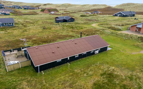 Elnur - 100M from the Sea: Hütte, Zuhause, Haus, Dach, Veranda, Estate, Abstellgleis, Gartenbauten, Bauernhaus, Garten