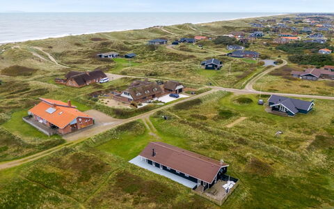 Elnur - 100M from the Sea: Hütte, Zuhause, Haus, Dach, Veranda, Estate, Abstellgleis, Gartenbauten, Bauernhaus, Garten