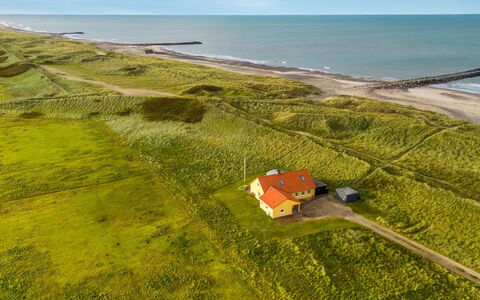 Ali - 75M from the Sea: Dach, Grundstueck, Hütte, Zuhause, Ländliches Gebiet, Schuppen, Abstellgleis, Gartenbauten, Blockhaus, Hütte
