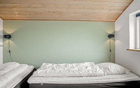 Hariet - 600M from the Sea: Interior Design, Wand, Möbel, Fussboden, Flooring, Schlafzimmer, Bett, Holz, Decke, Beleuchtung
