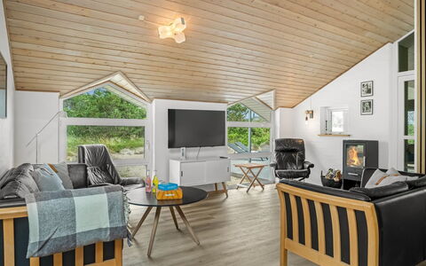 Hariet - 600M from the Sea: Interior Design, Flooring, Möbel, Fussboden, Holz, Decke, Holzboden, Couch, Zimmer, Wohnzimmer