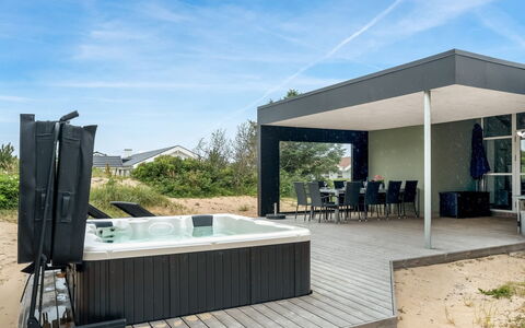 Hariet - 600M from the Sea: Verbundwerkstoff, Schatten, Schwimmbad, Beton, Deck, Outdoor Struktur, Gartenmöbel, Terrasse, Freizeit